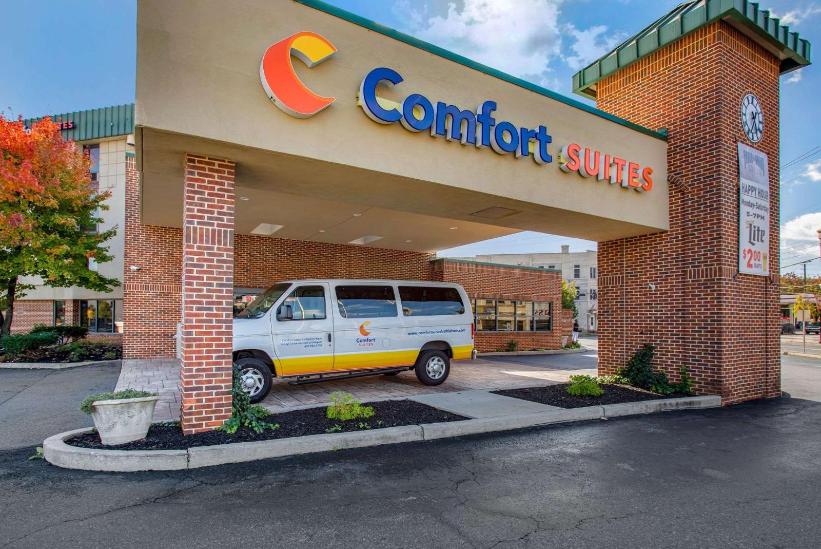 Comfort Suites Bethlehem Near Lehigh University and LVI Airport Main image 1