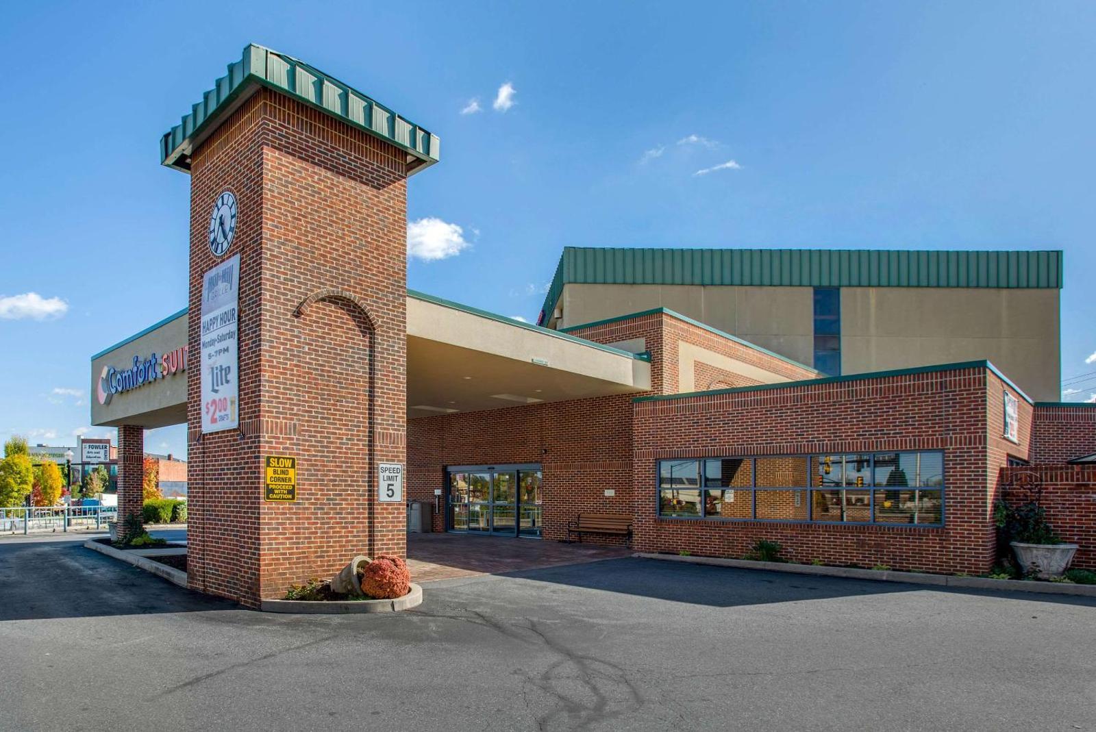 Comfort Suites Bethlehem Near Lehigh University and LVI Airport Main image 2